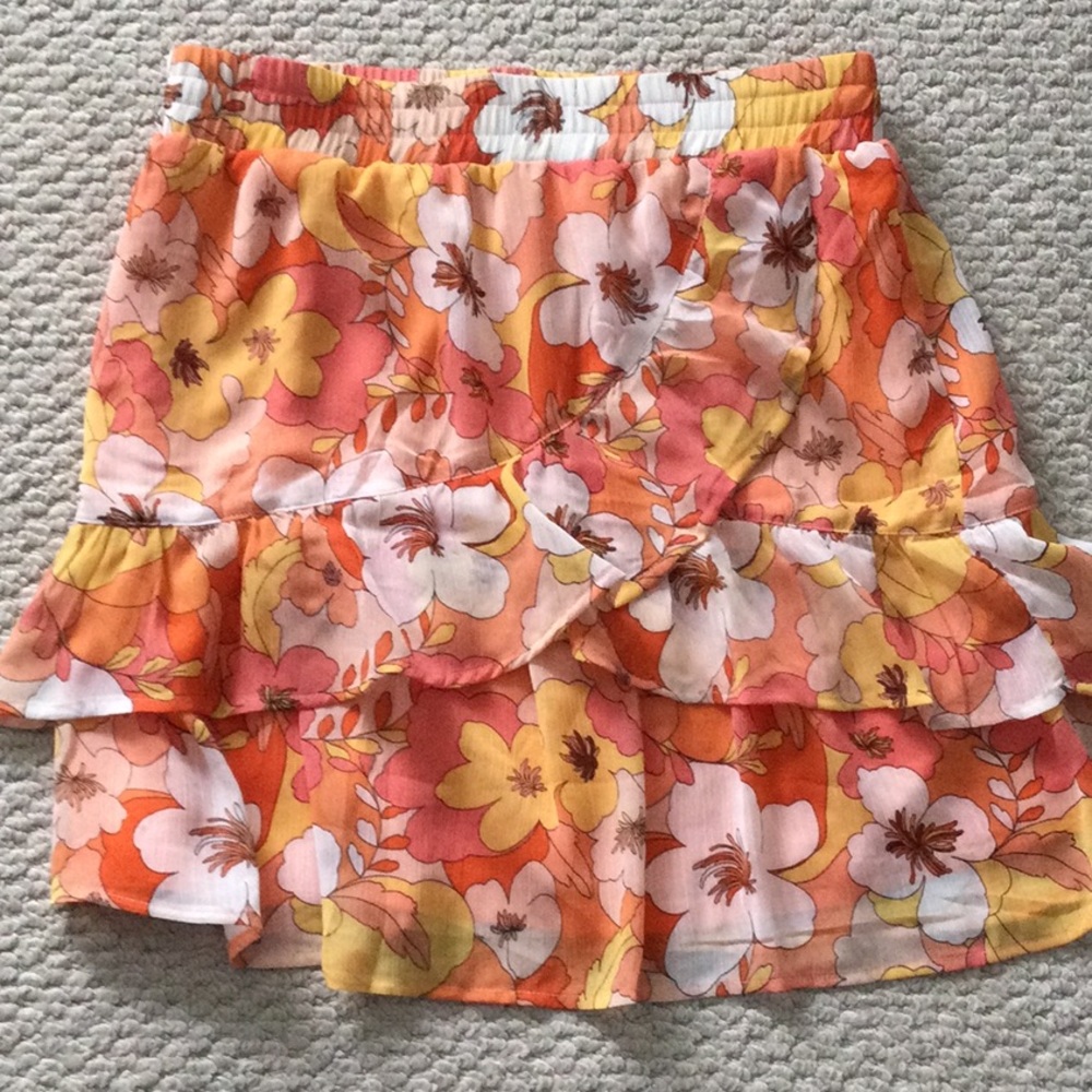 NWT Fun and flirty skirt with ruffles size M